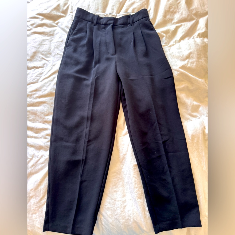 Aritzia Effortless Black Pant